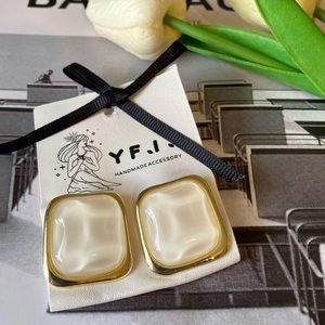 Stunning earrings - oversized piece